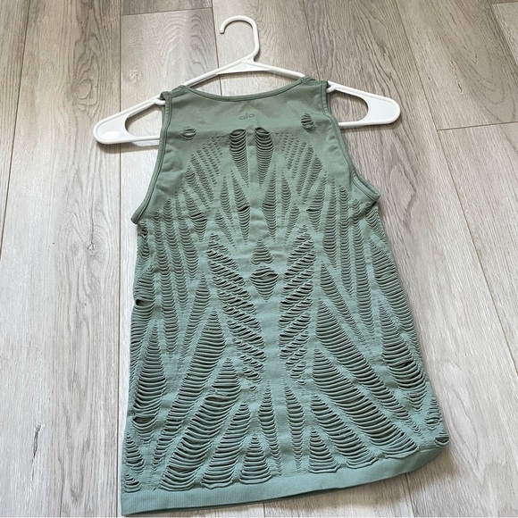 ALO Yoga Green Distressed Tank Top - Picture 3 of 4